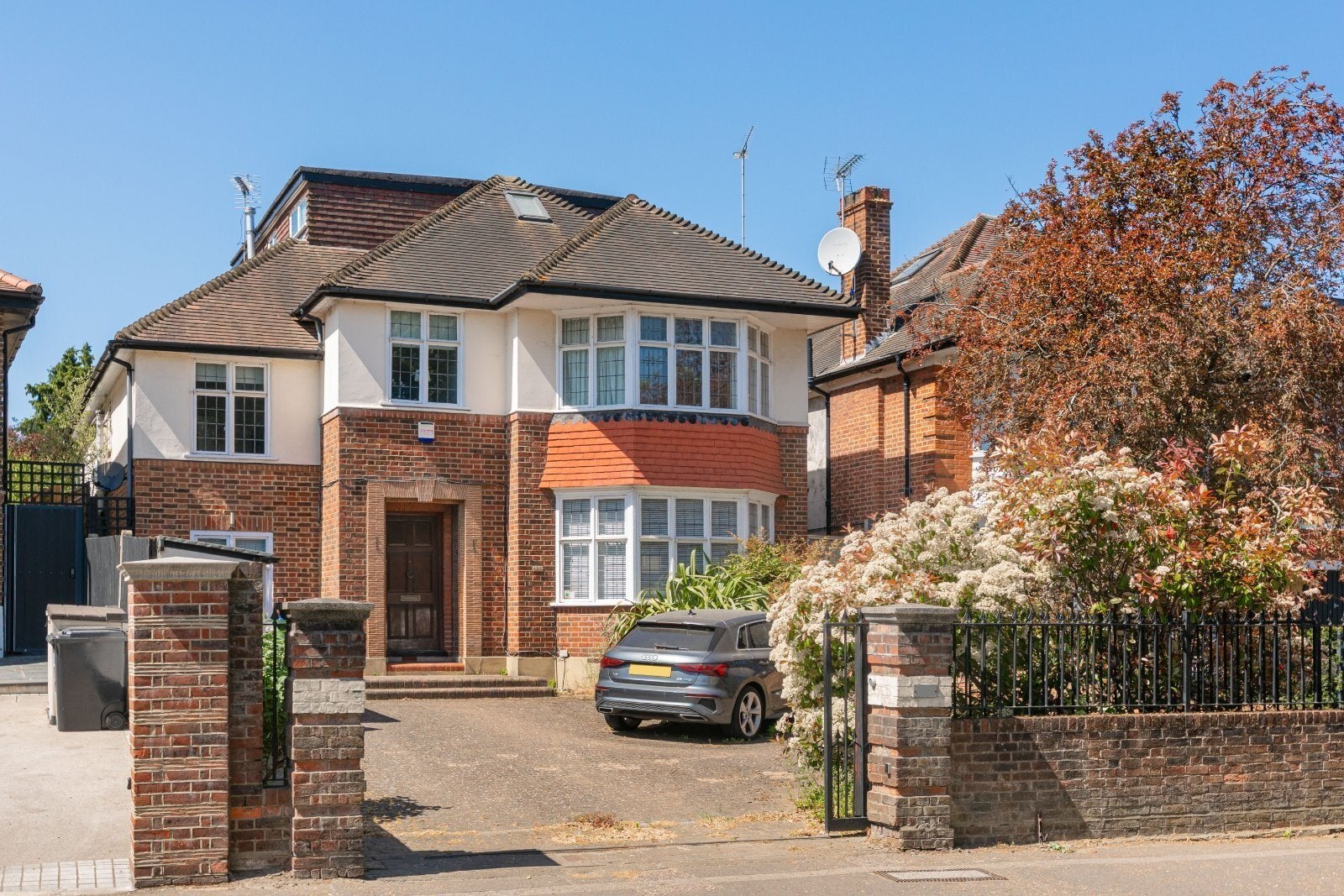 House Queen's Road in Greater London