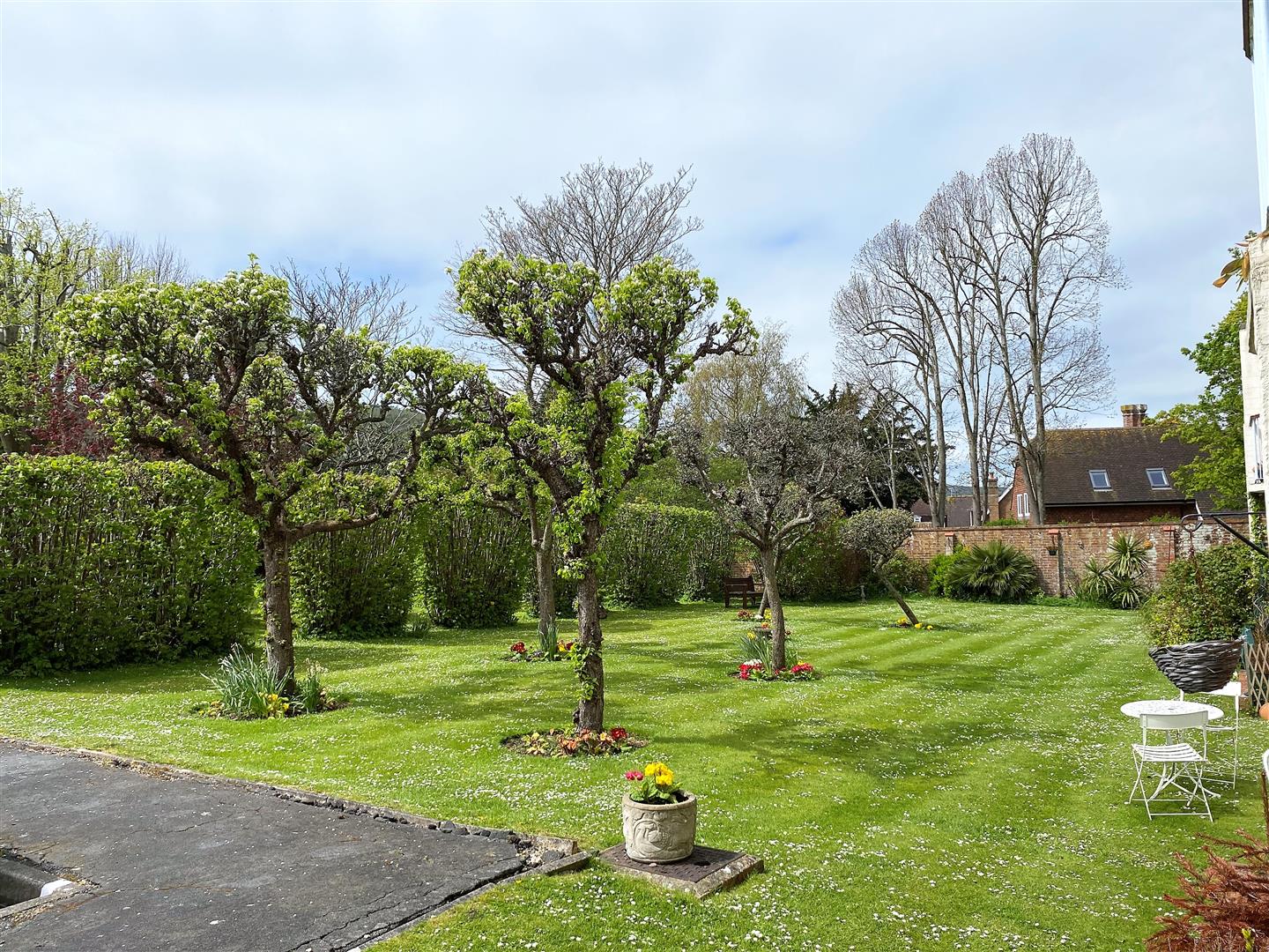 Flat St. Mary's Close in Wealden