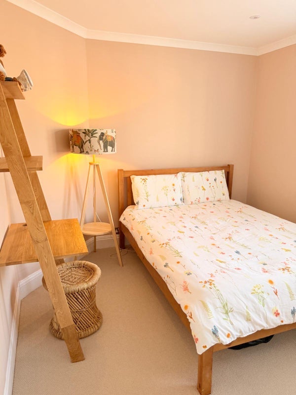 Room Morgan Road in Greater London