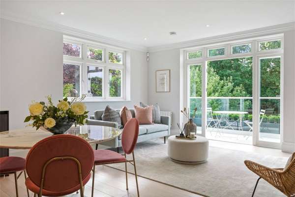 Flat Montpelier Avenue in Greater London