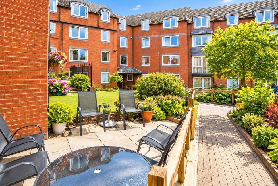 Flat Garden Lane in Chester