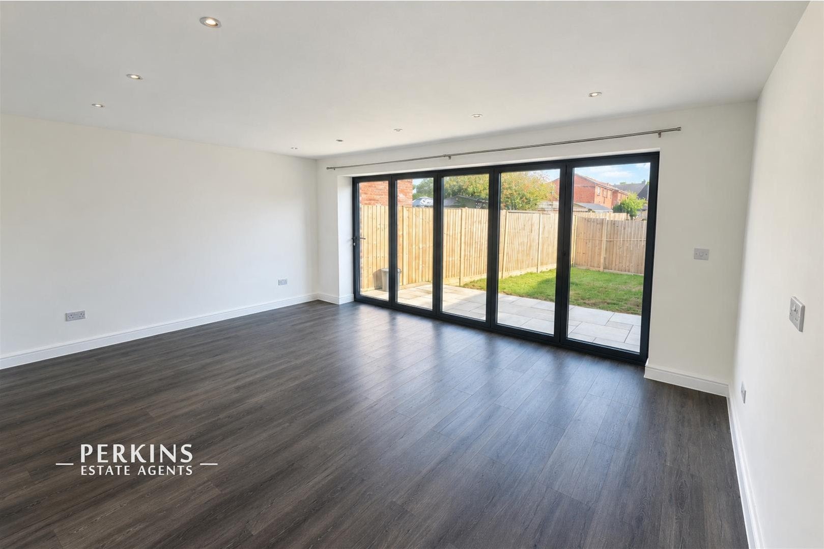 House Moorhills Crescent in Wing