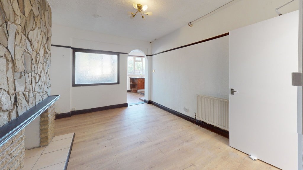 Room Manor Way in Greater London