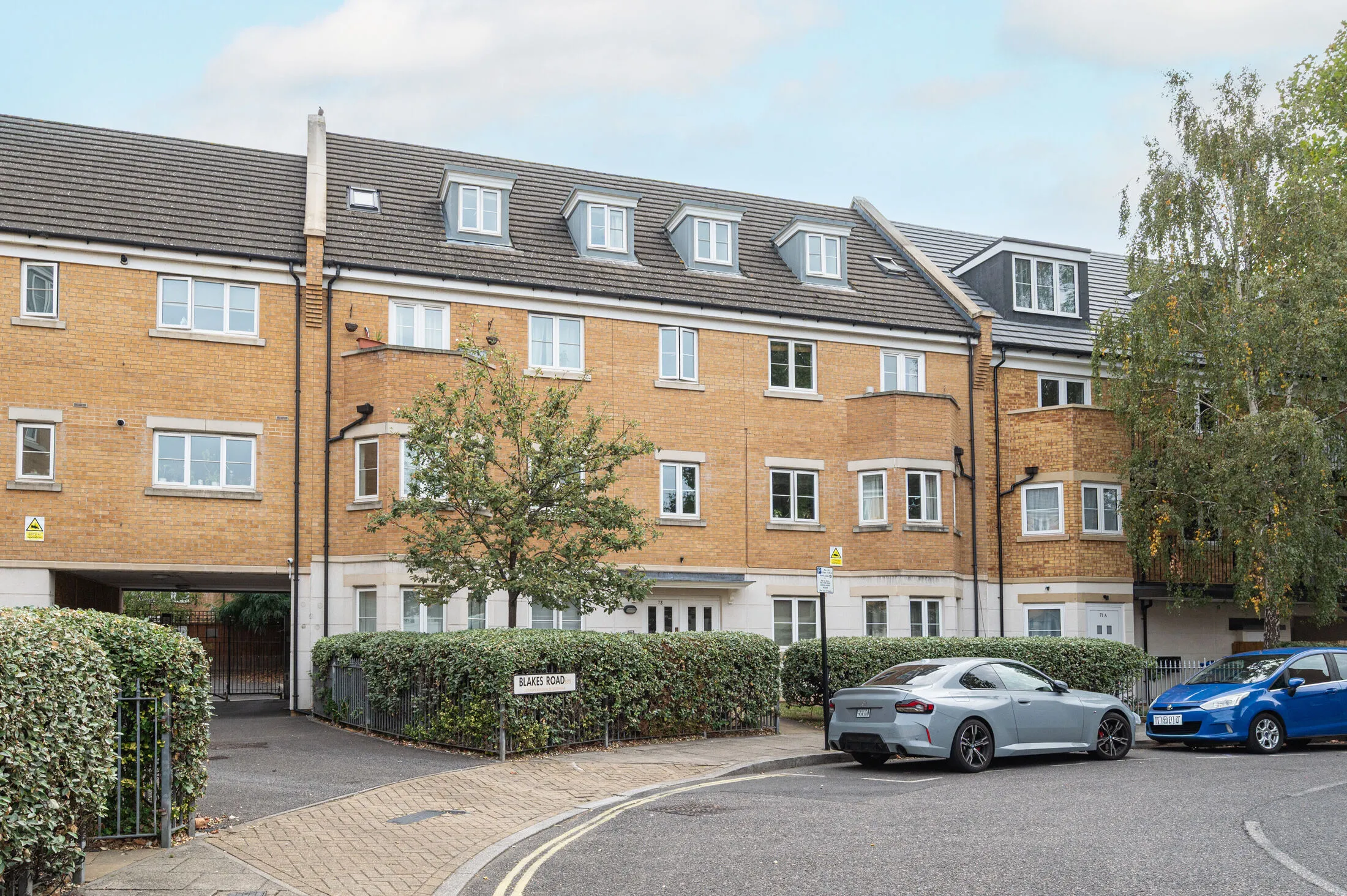 Flat Blake's Road in Greater London