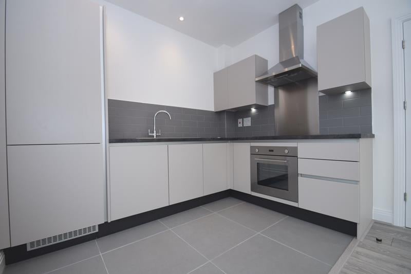 Flat Pinner Road in Greater London