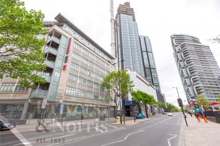 Flat City Road in Greater London