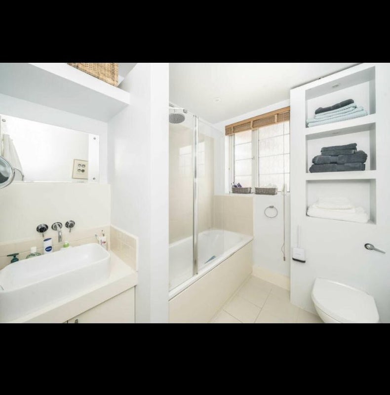 Room Sydney Road in Greater London