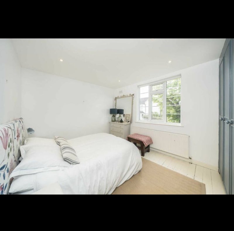 Room Sydney Road in Greater London