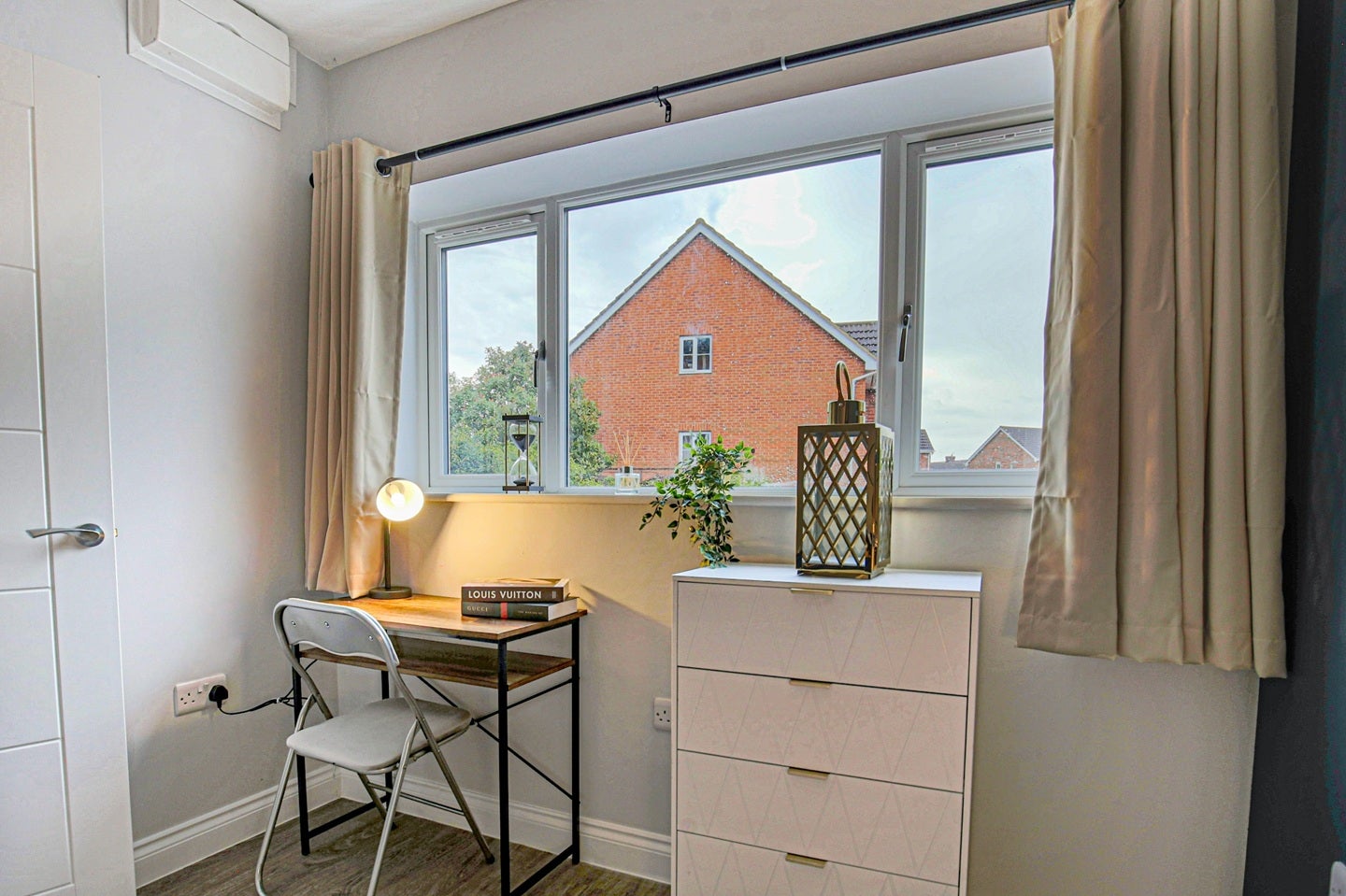 House Redwald Close in Kempston