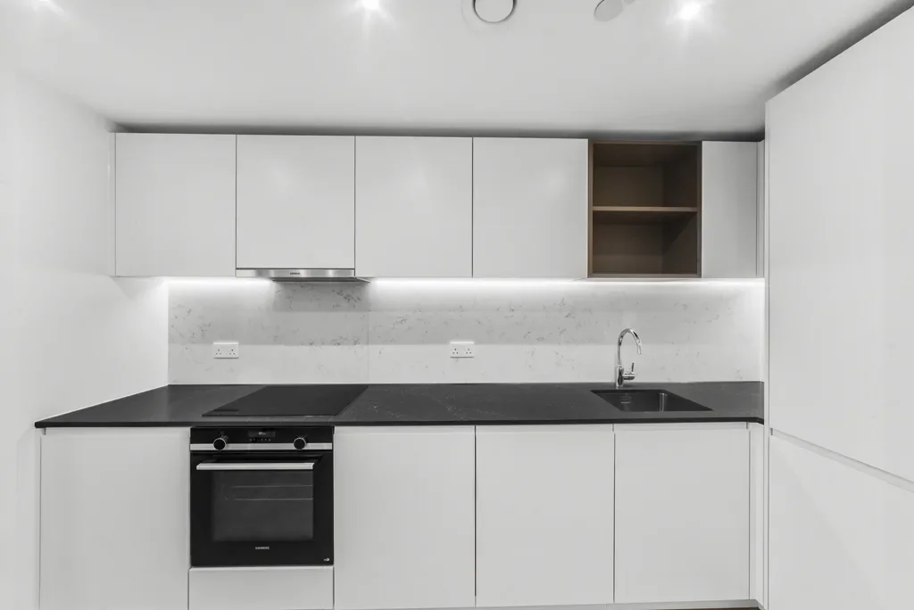 Flat Cold Harbour in Greater London