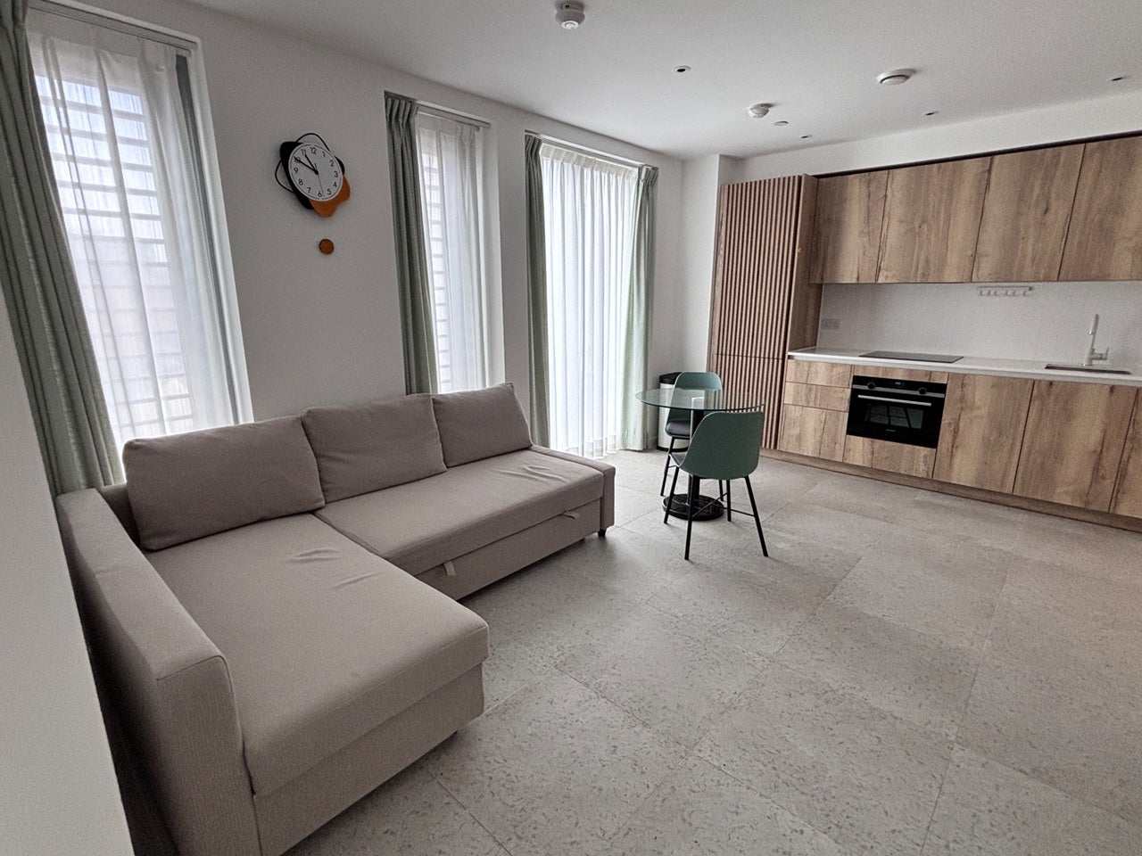 Flat Raven Row in Greater London