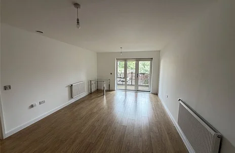 Flat Telford Road in Greater London