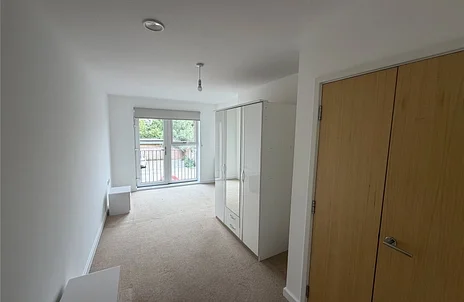 Flat Telford Road in Greater London