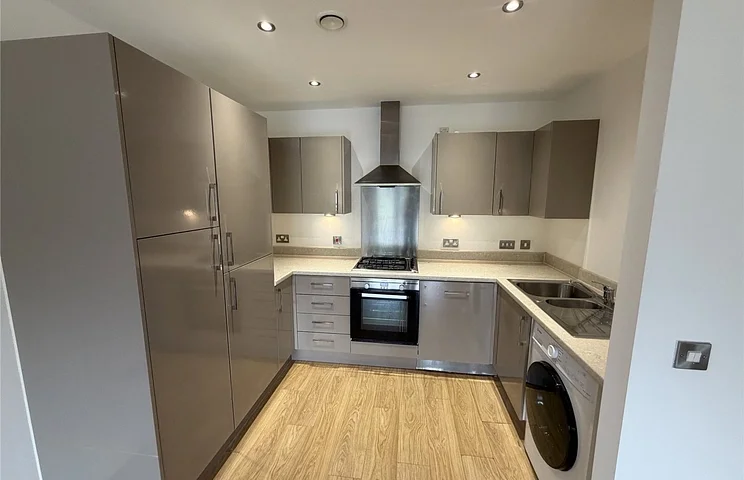 Flat Telford Road in Greater London