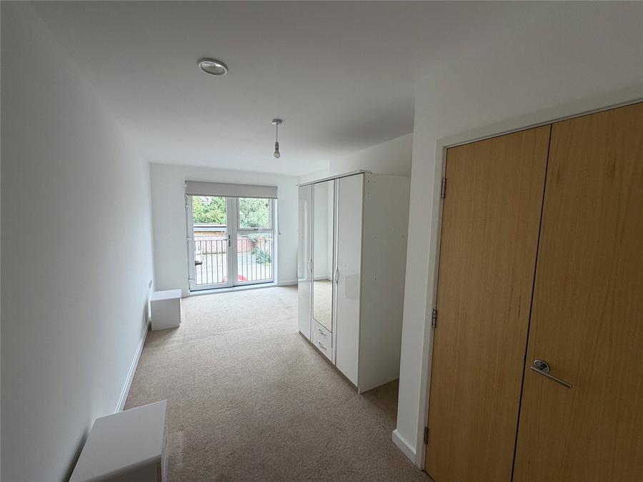 Flat Telford Road in Greater London