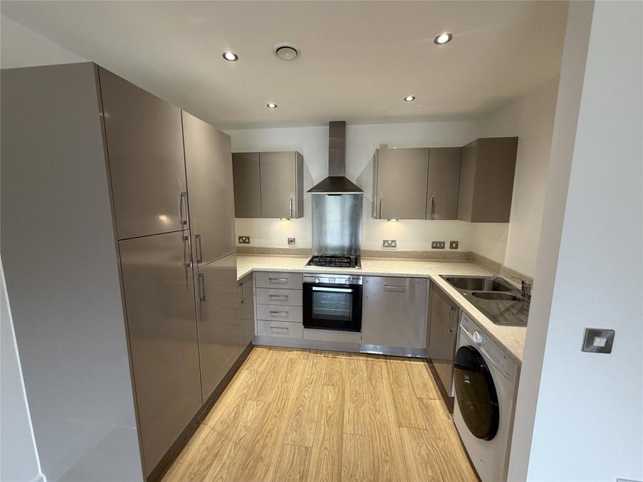 Flat Telford Road in Greater London
