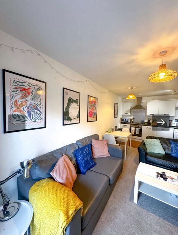 Room Elmira Way in Salford