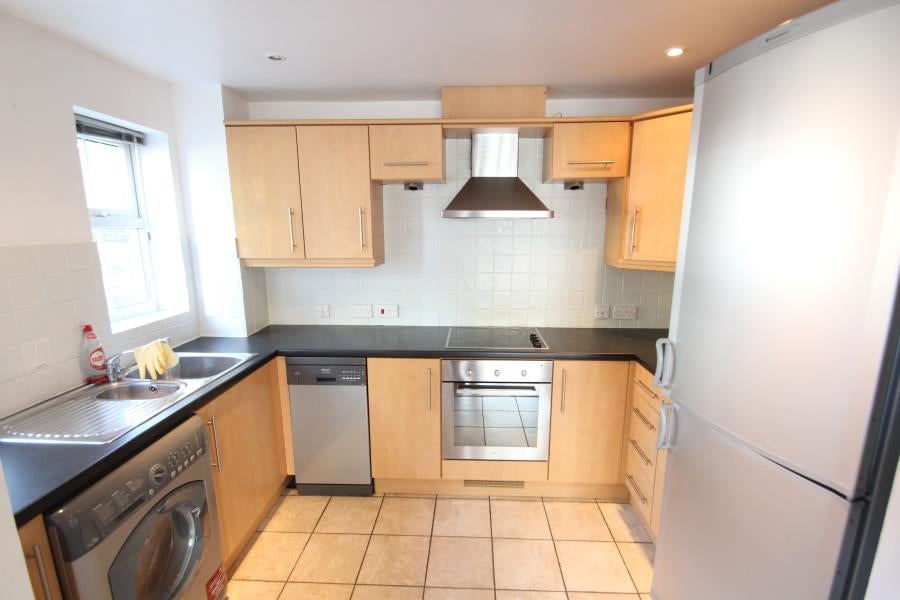 Flat Pembroke Road in Woking