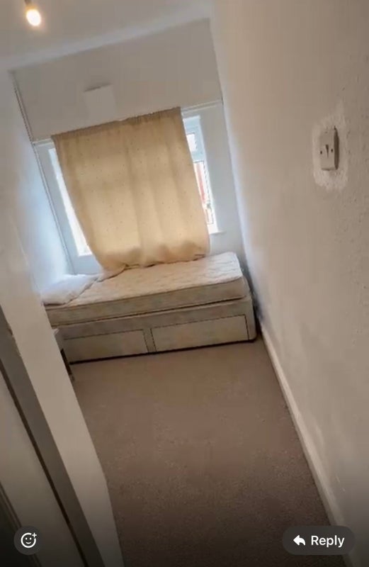 Room Trevor Road in Liverpool