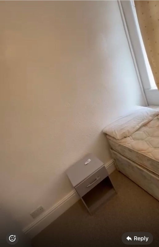 Room Trevor Road in Liverpool