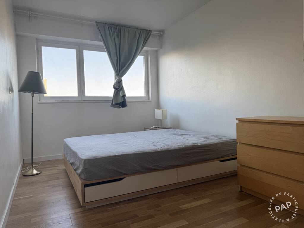 Flat Place Charras in Courbevoie