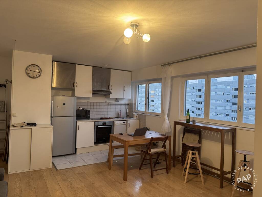 Flat Place Charras in Courbevoie