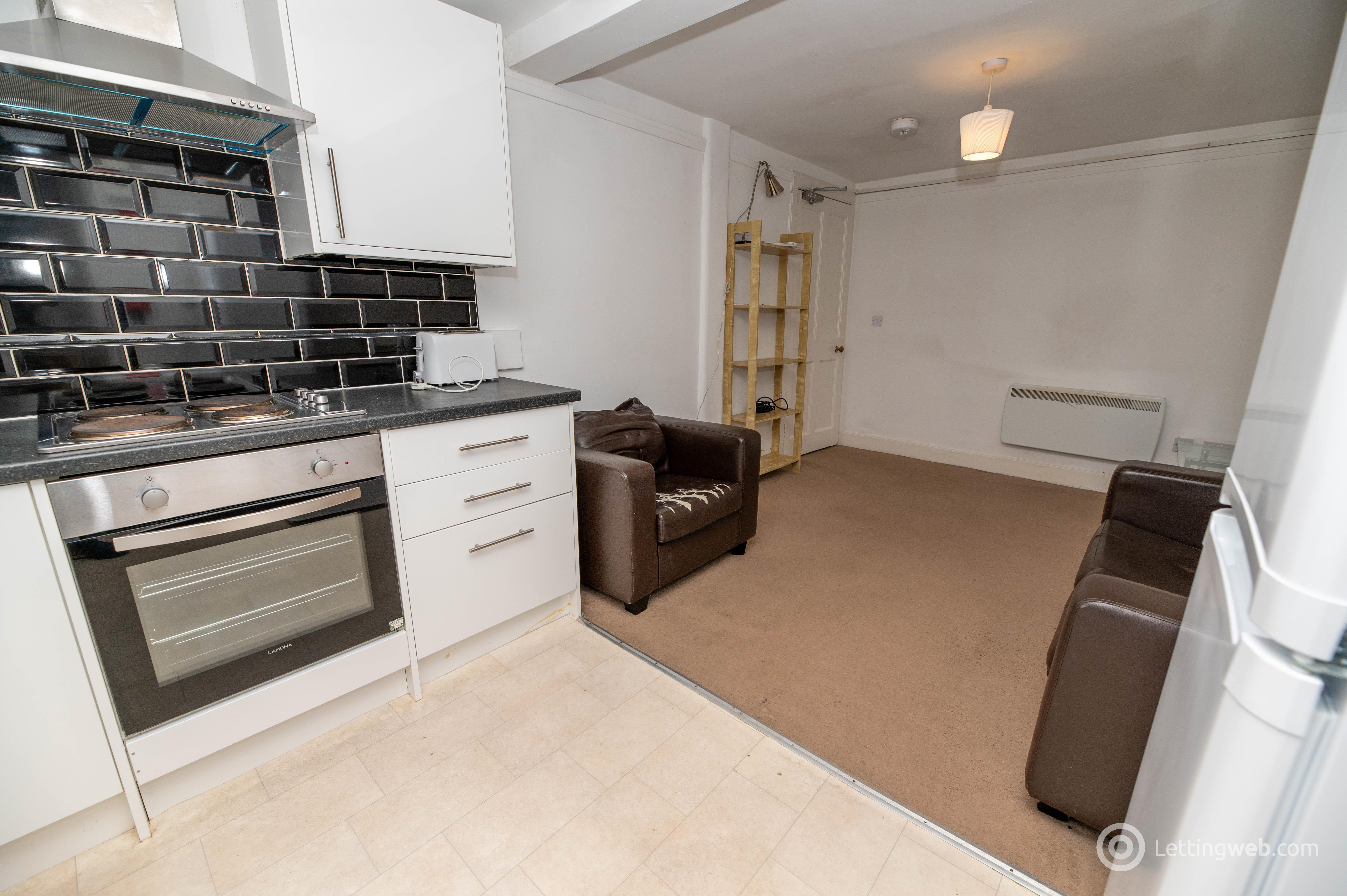 Flat Candlemaker Row in Edinburgh
