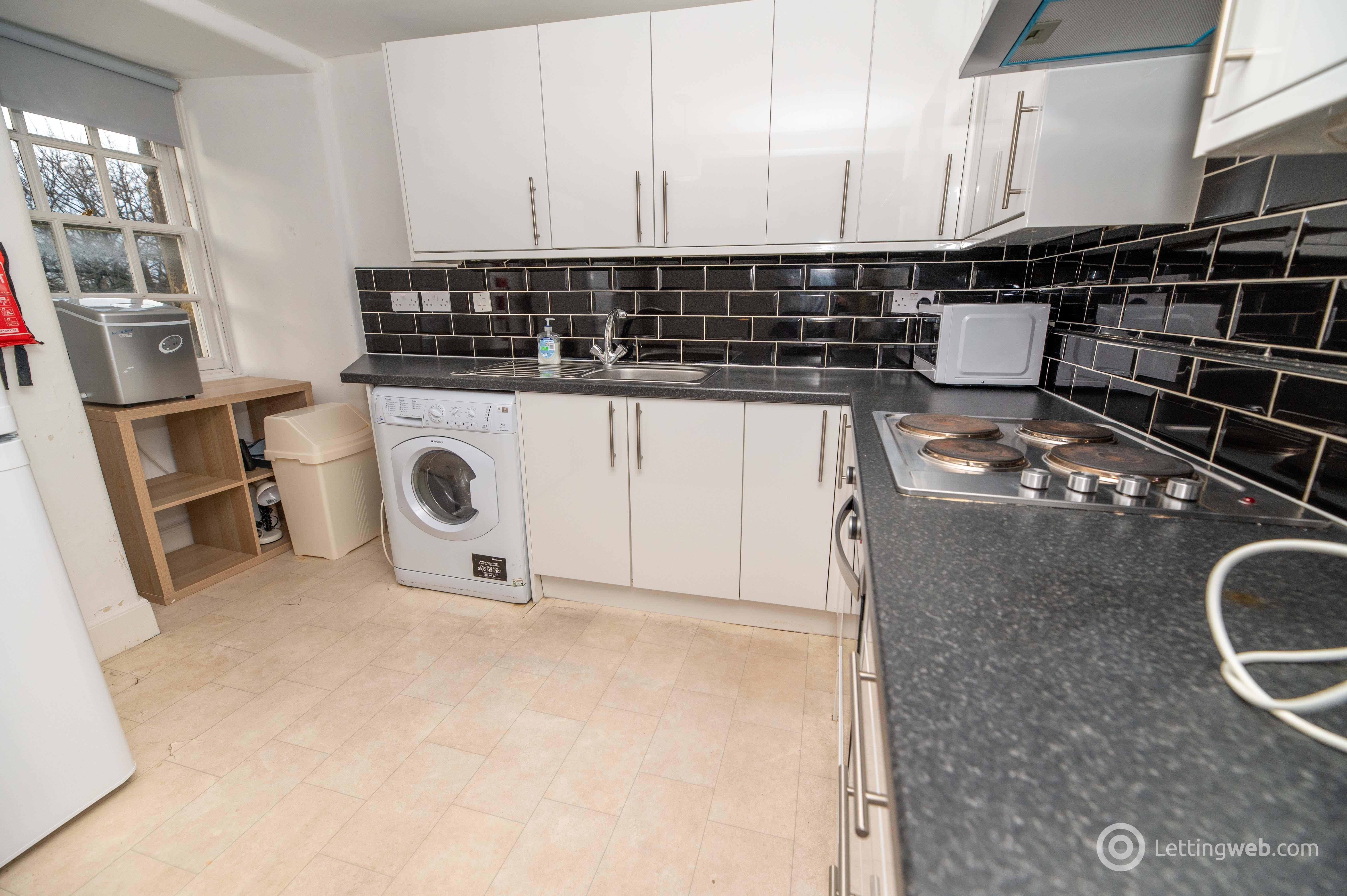 Flat Candlemaker Row in Edinburgh