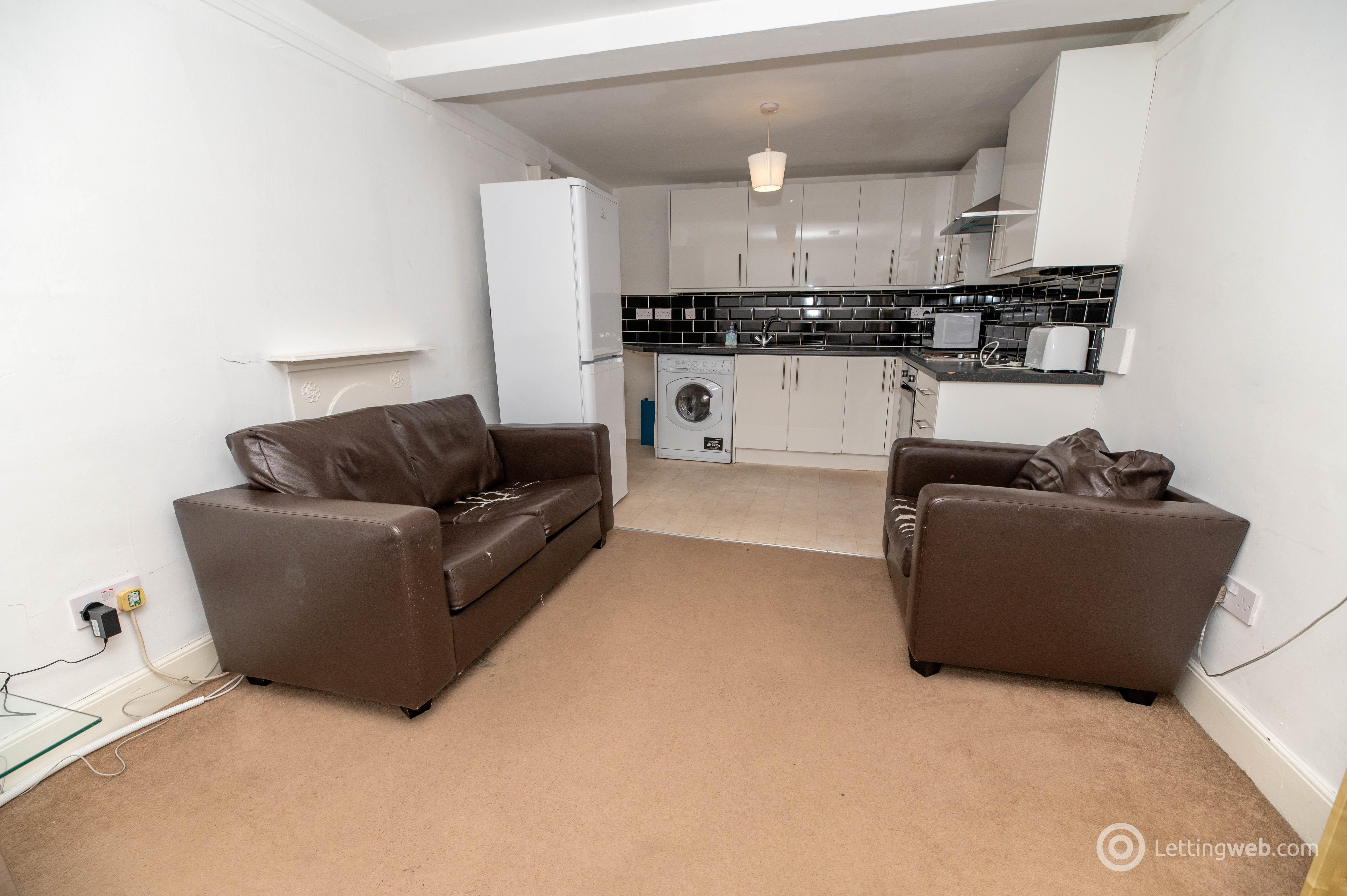Flat Candlemaker Row in Edinburgh