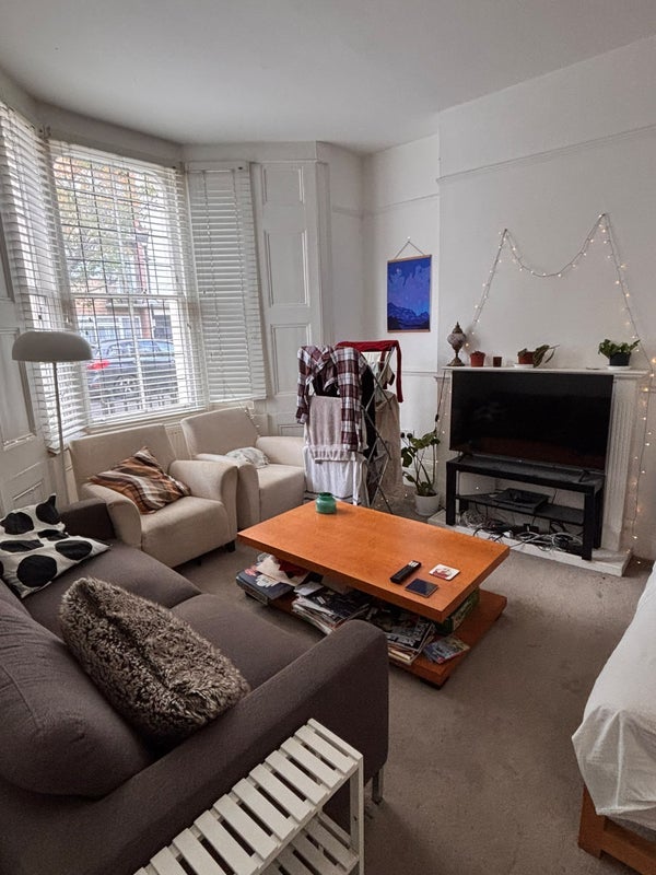 Room Robinson Road in Greater London