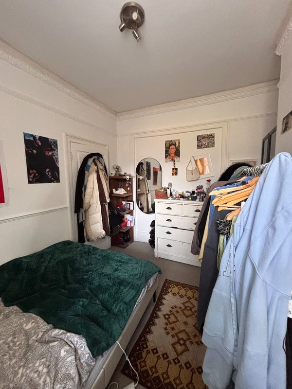 Room Robinson Road in Greater London