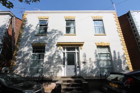 Flat St Mary's Terrace in Royal Leamington Spa