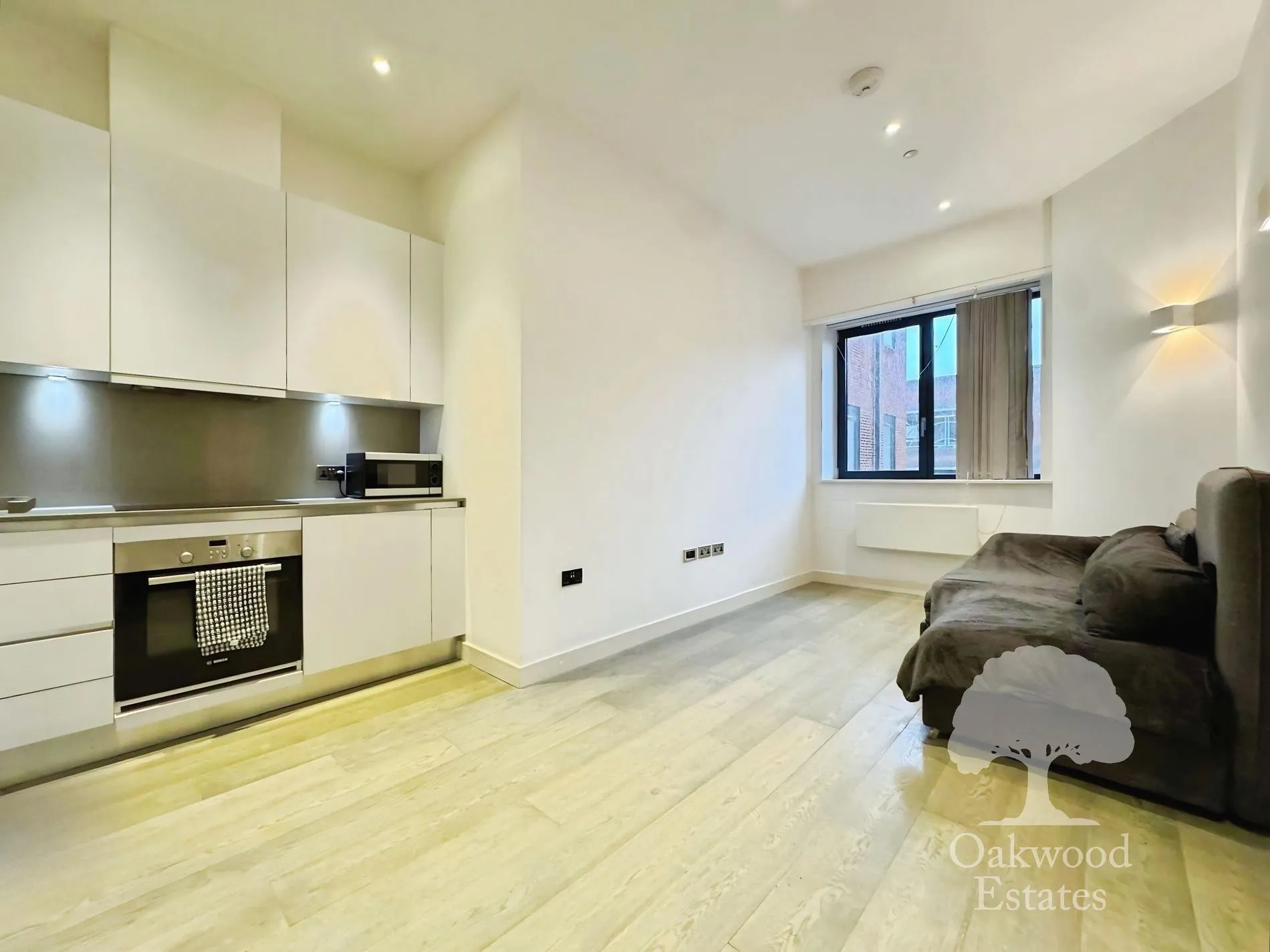 Flat Wellington Street in Slough