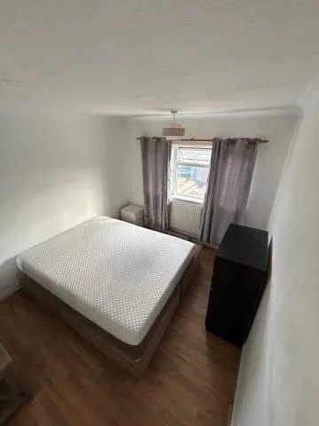 Room Khartoum Road in Greater London