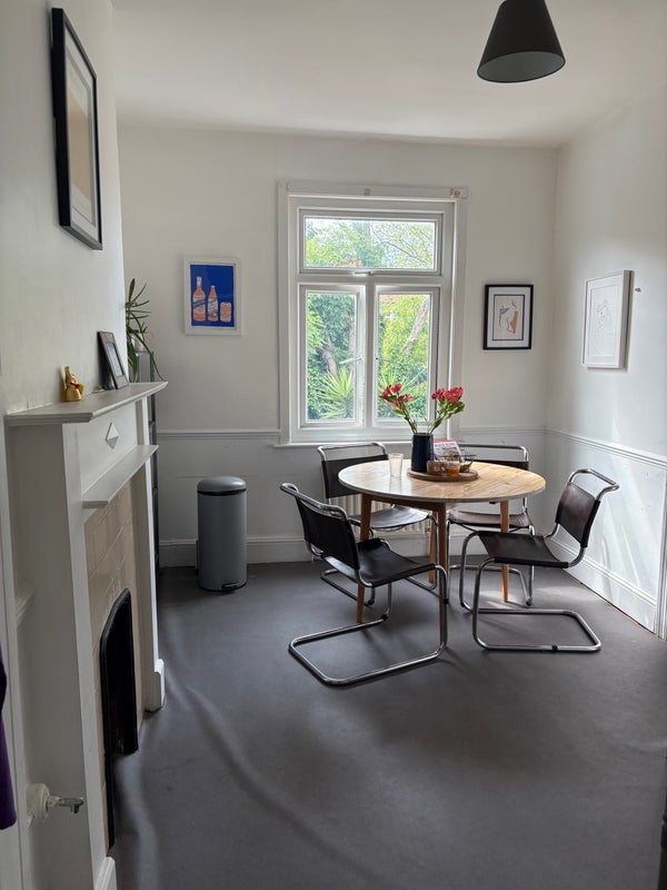 Flat Hayter Road in Greater London
