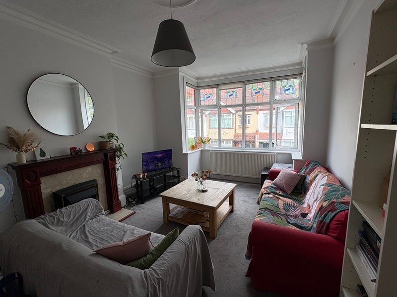 Flat Hayter Road in Greater London