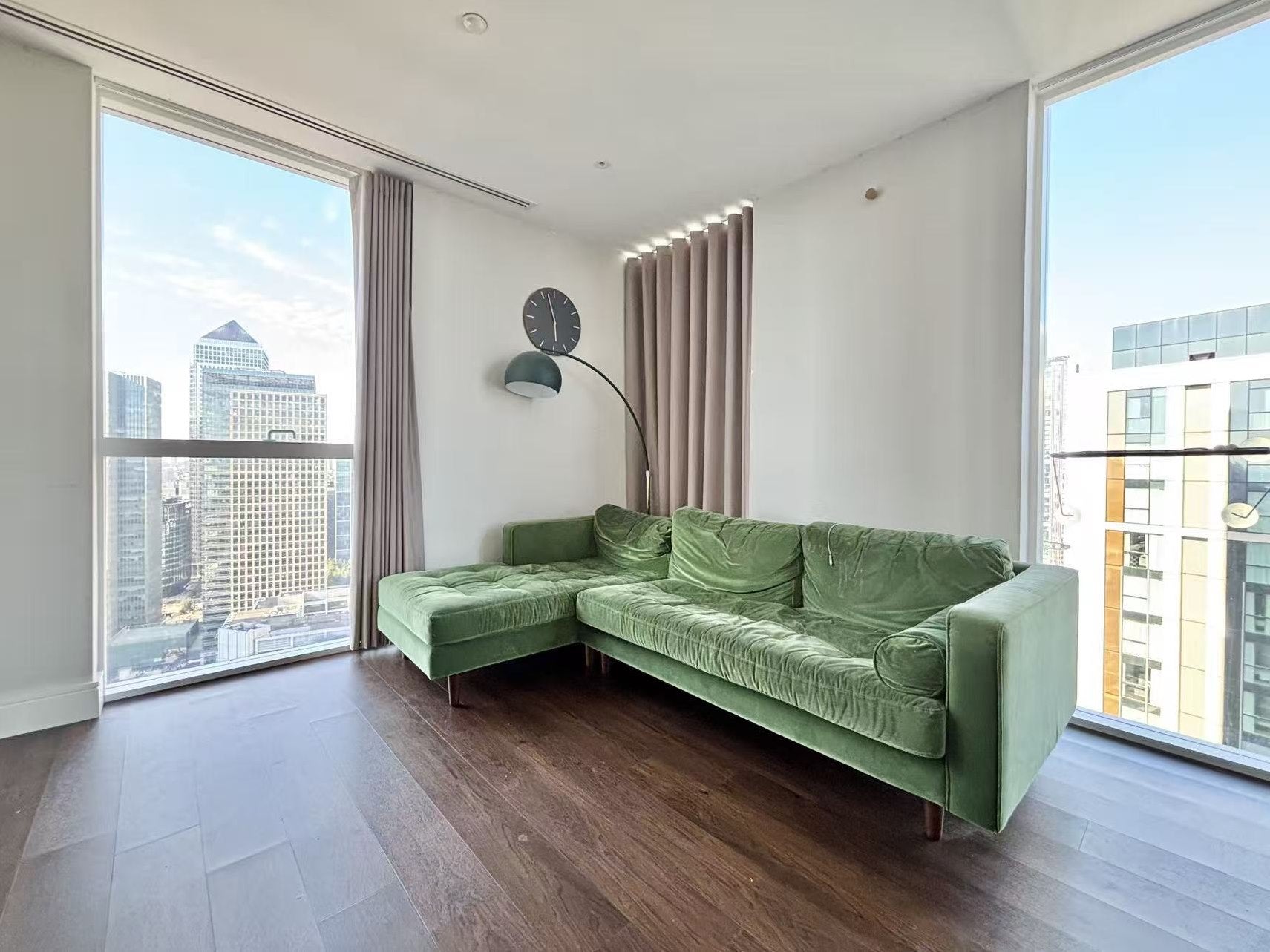Room Harbour Way in Greater London