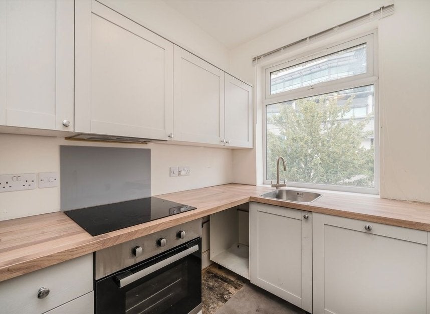 Flat Whitton Road in Greater London