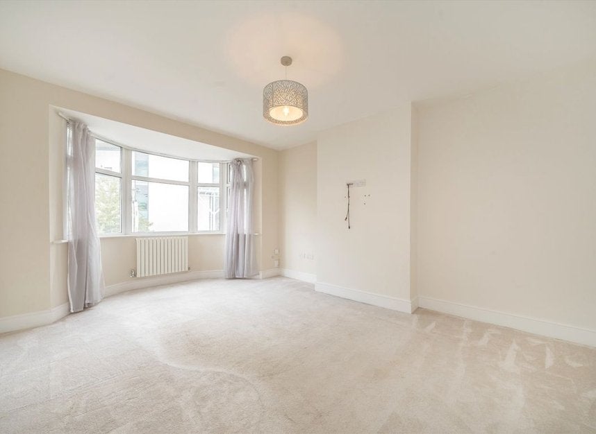 Flat Whitton Road in Greater London