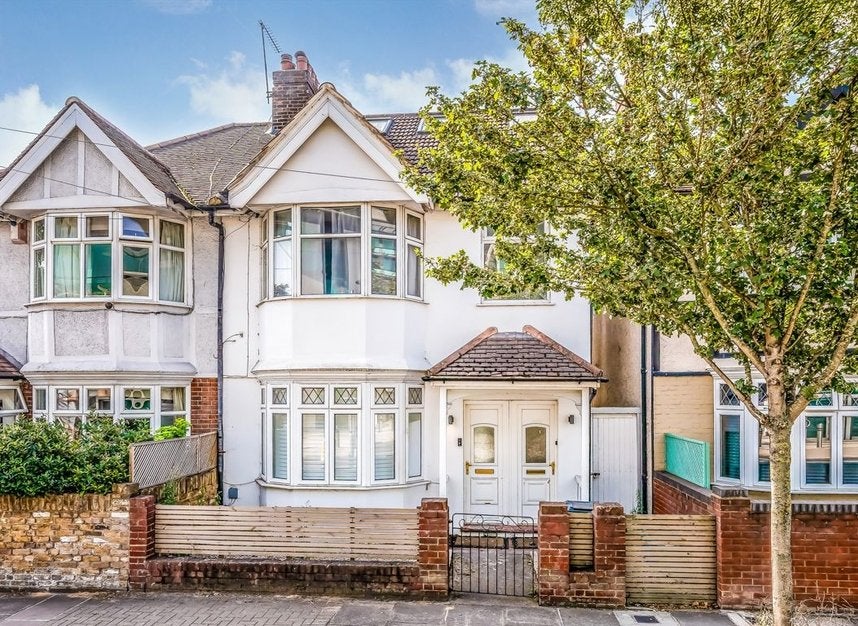 Flat Whitton Road in Greater London