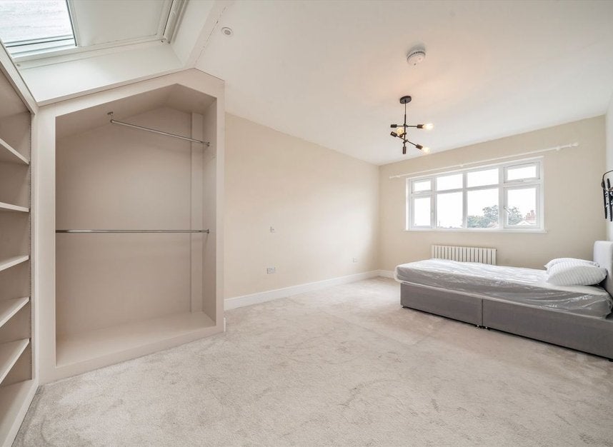 Flat Whitton Road in Greater London