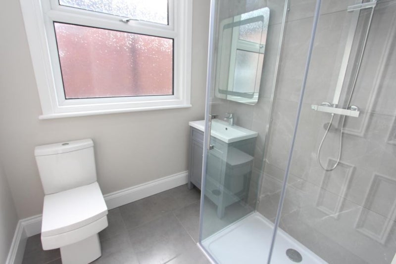 Room Holbrook Avenue in Rugby