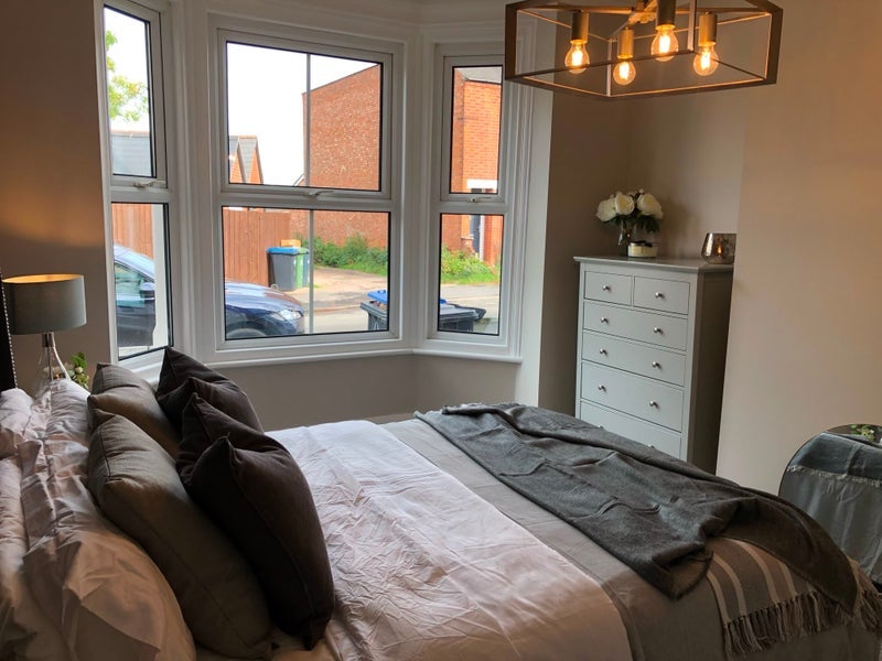 Room Holbrook Avenue in Rugby