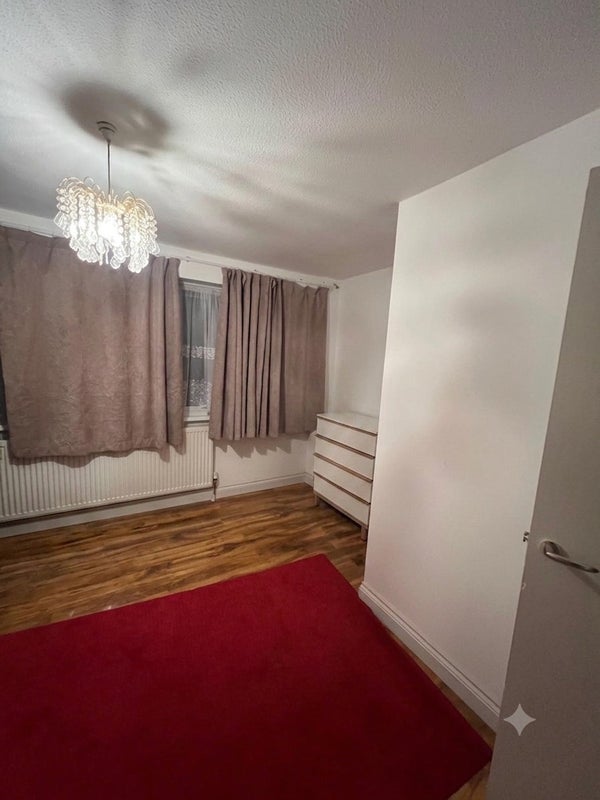 Room Arundel Close in Greater London