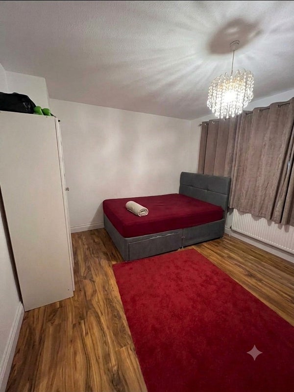 Room Arundel Close in Greater London