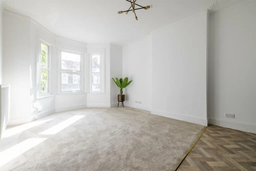 Flat Cavendish Drive in Greater London