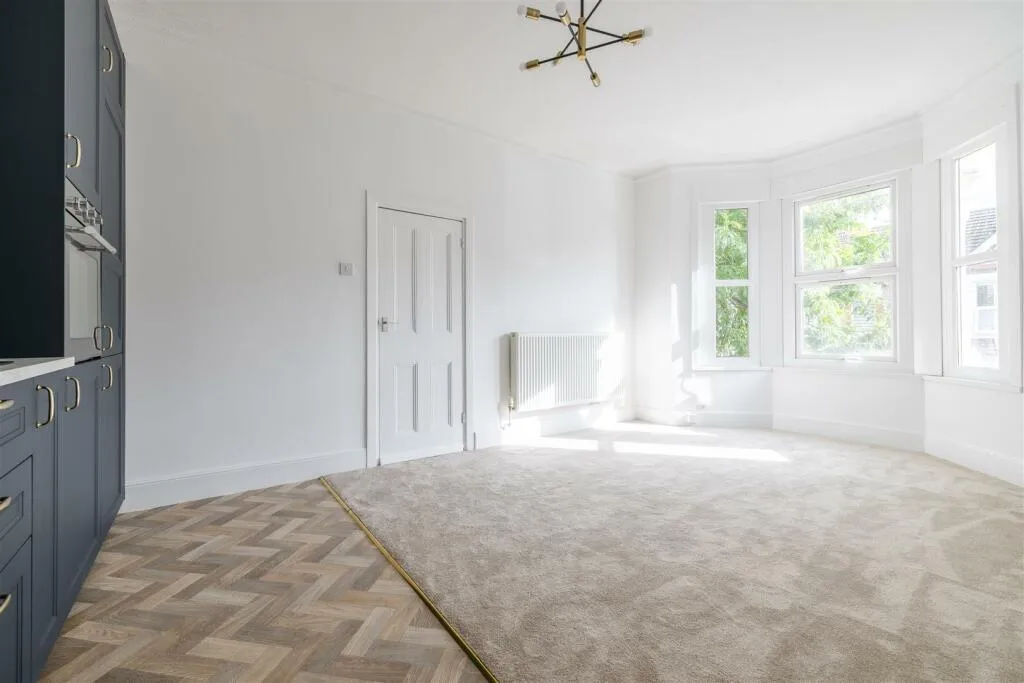 Flat Cavendish Drive in Greater London