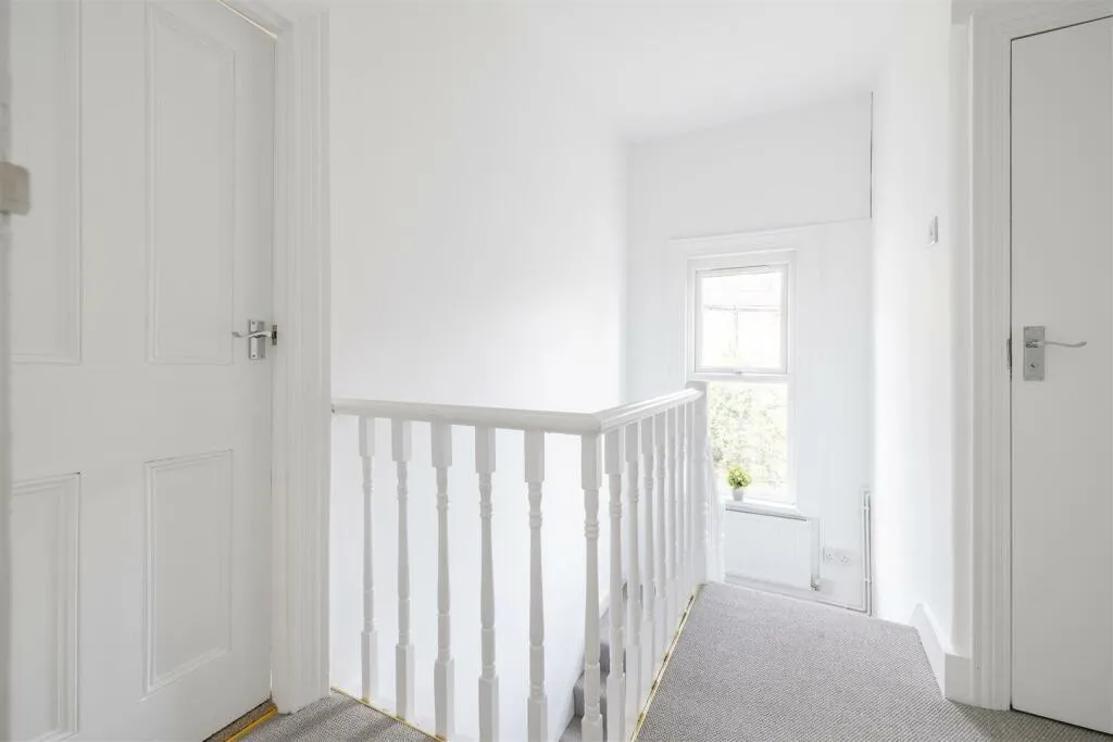 Flat Cavendish Drive in Greater London