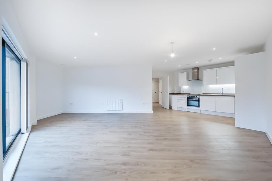 Flat Leacon Road in Ashford