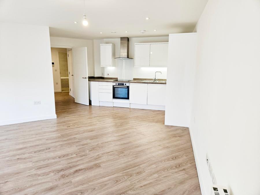 Flat Leacon Road in Ashford